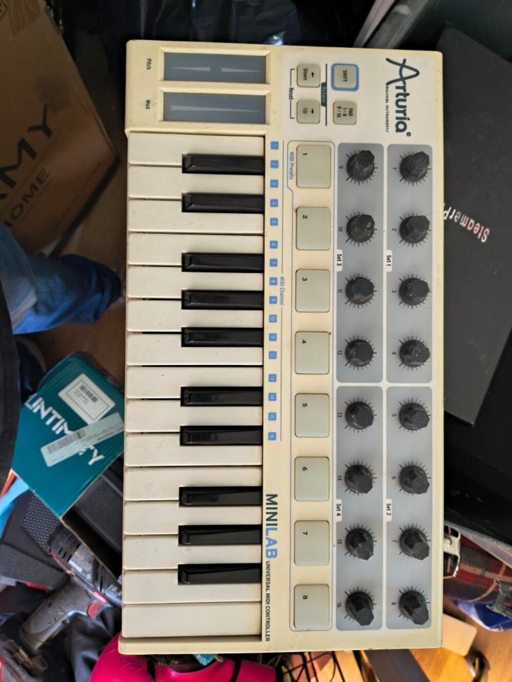 Arturia MiniLab 25-Key USB MIDI Controller Keyboard - Picture 1 of 2